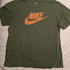 Nike Men's Green T-Shirt